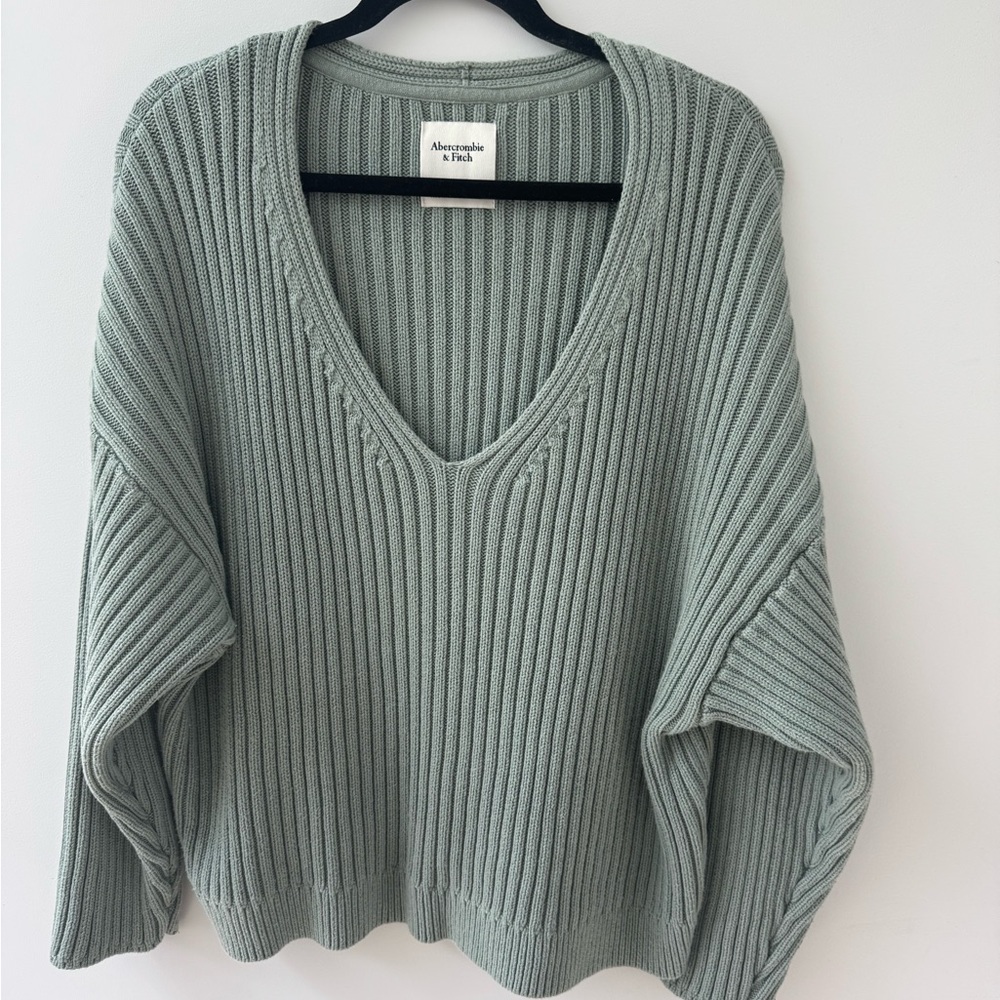 Abercrombie & Fitch Green V-Neck Sweater with Oversized Fit
